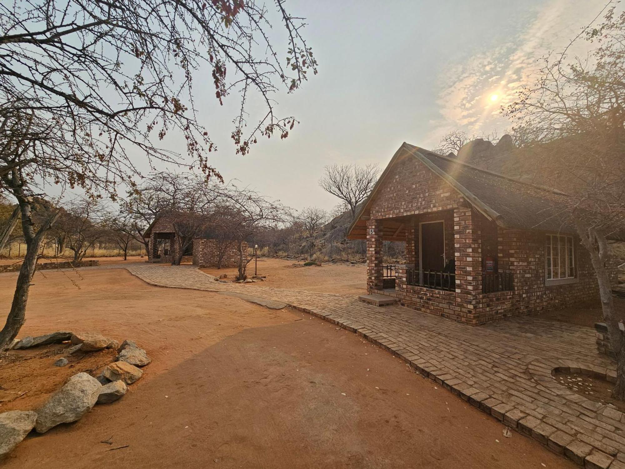 Kaoko Bush Lodge Kamanjab エクステリア 写真