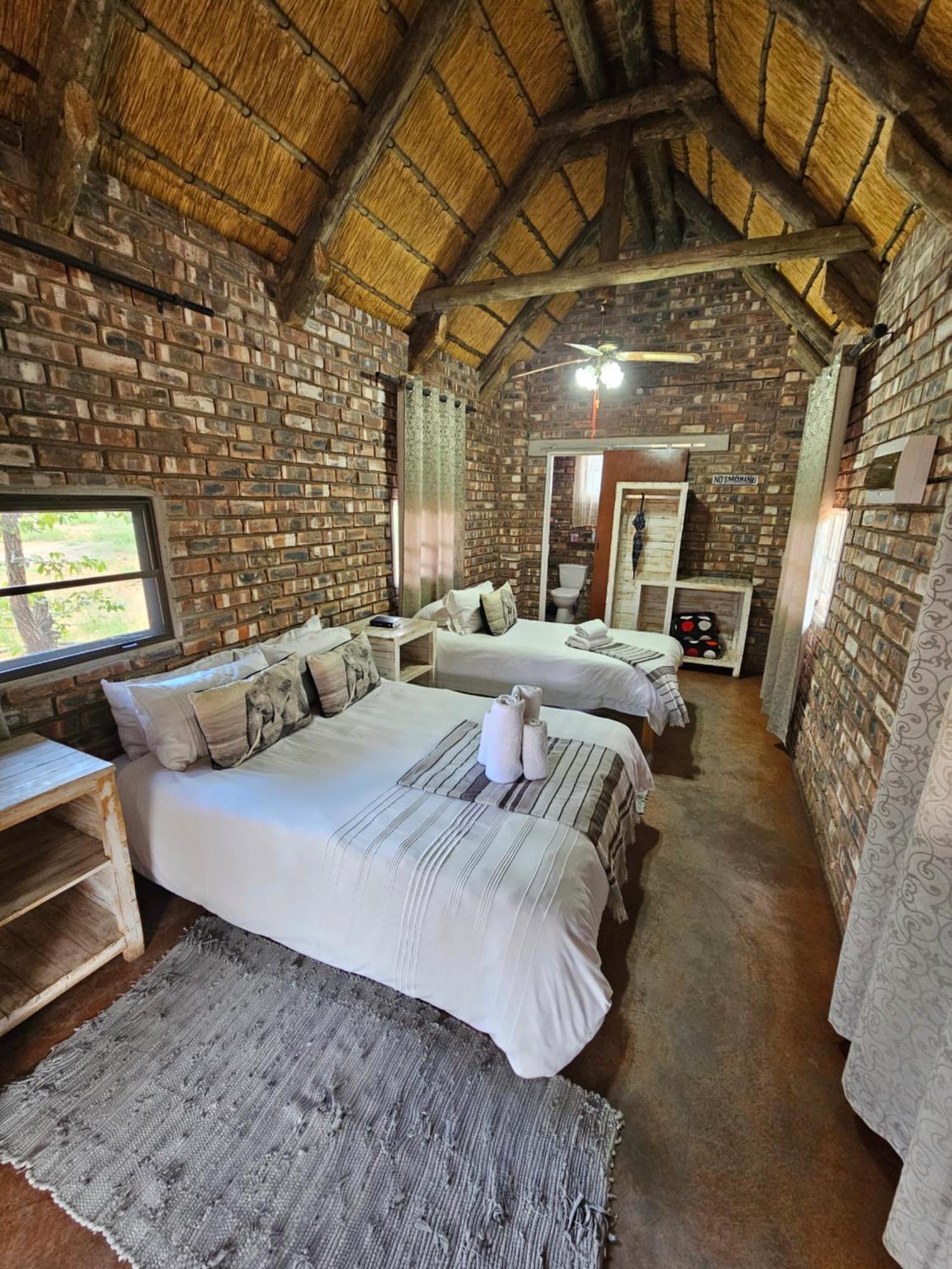 Kaoko Bush Lodge Kamanjab エクステリア 写真