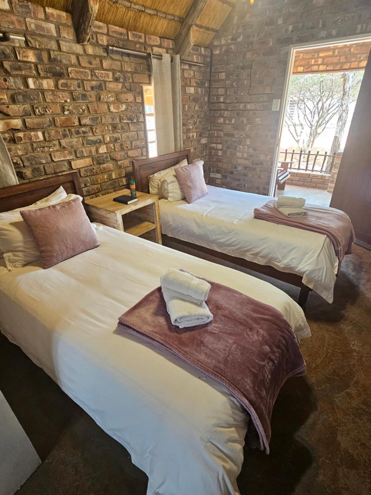 Kaoko Bush Lodge Kamanjab エクステリア 写真