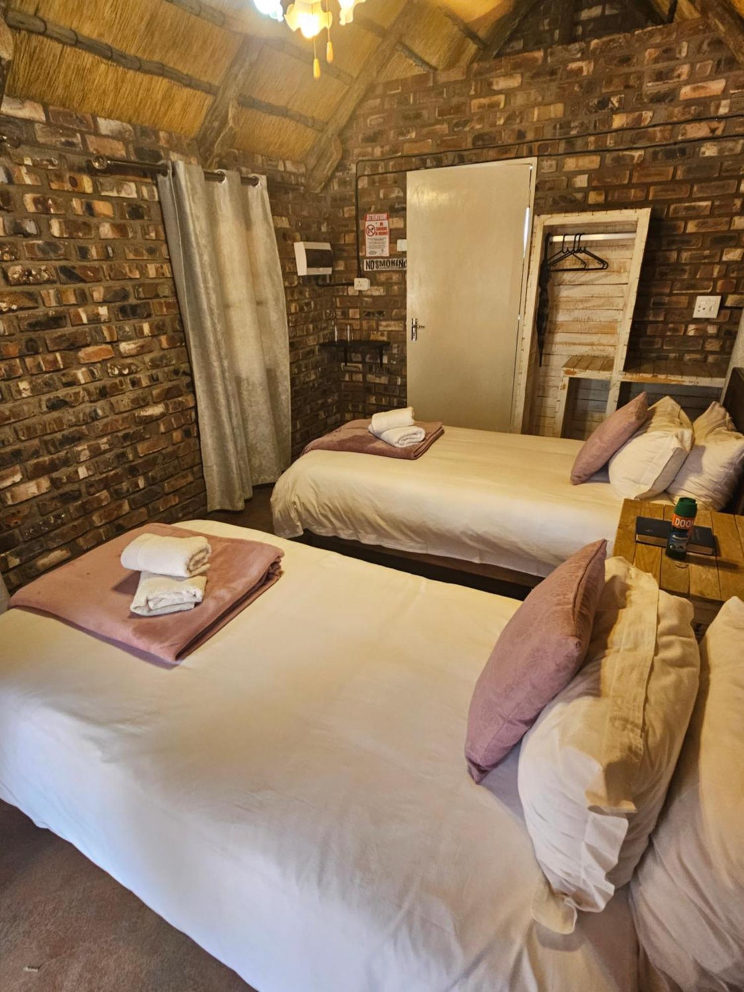 Kaoko Bush Lodge Kamanjab エクステリア 写真