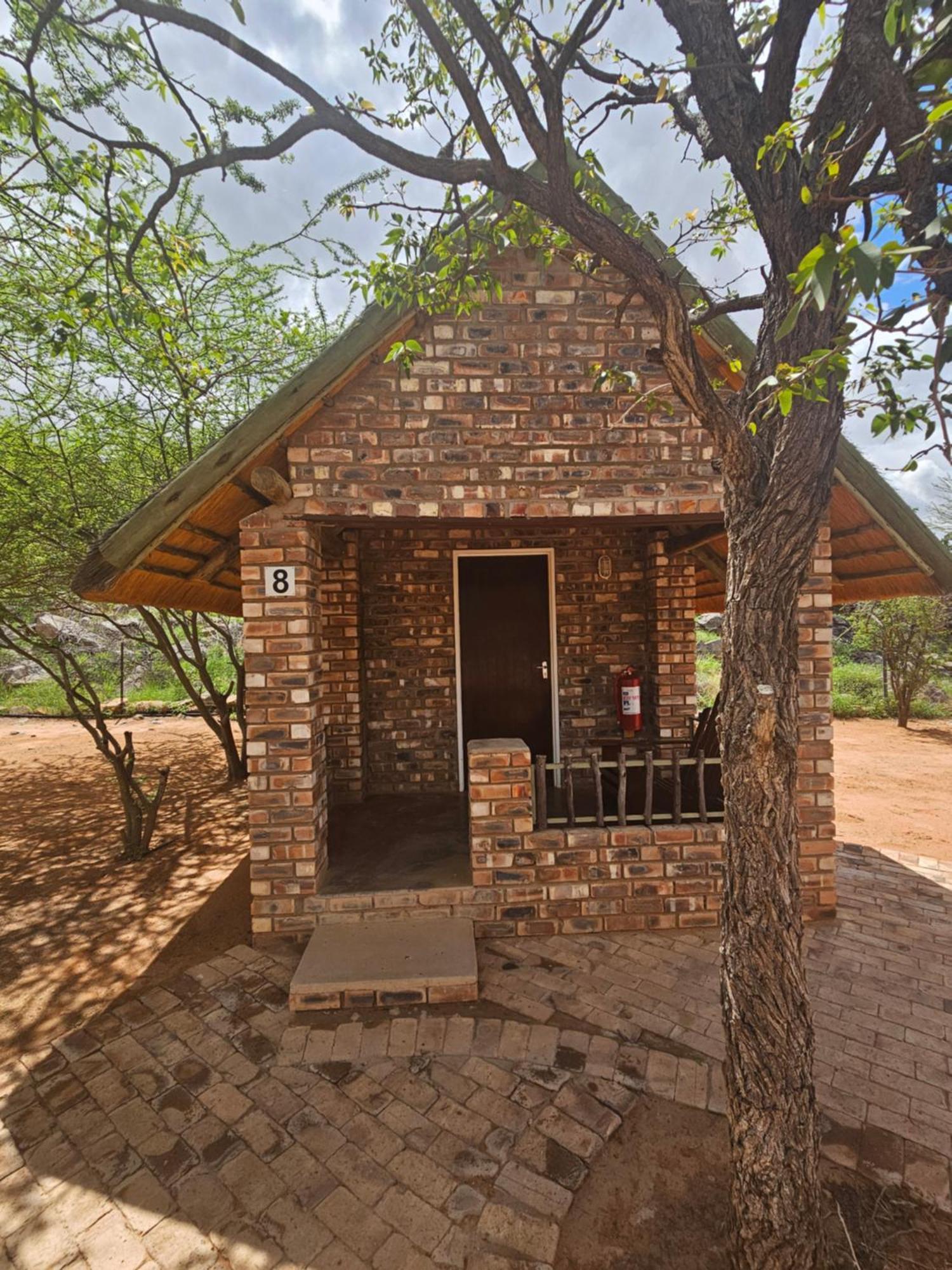 Kaoko Bush Lodge Kamanjab エクステリア 写真