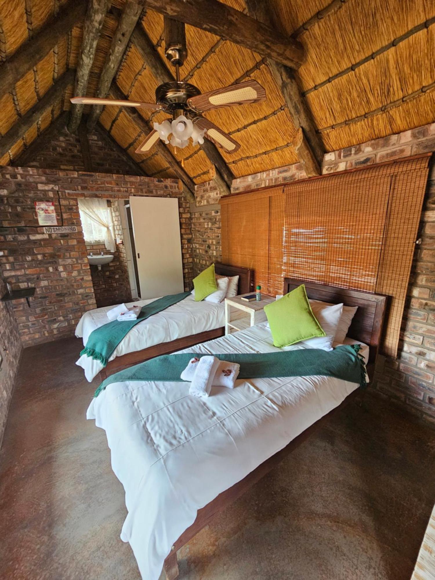 Kaoko Bush Lodge Kamanjab エクステリア 写真