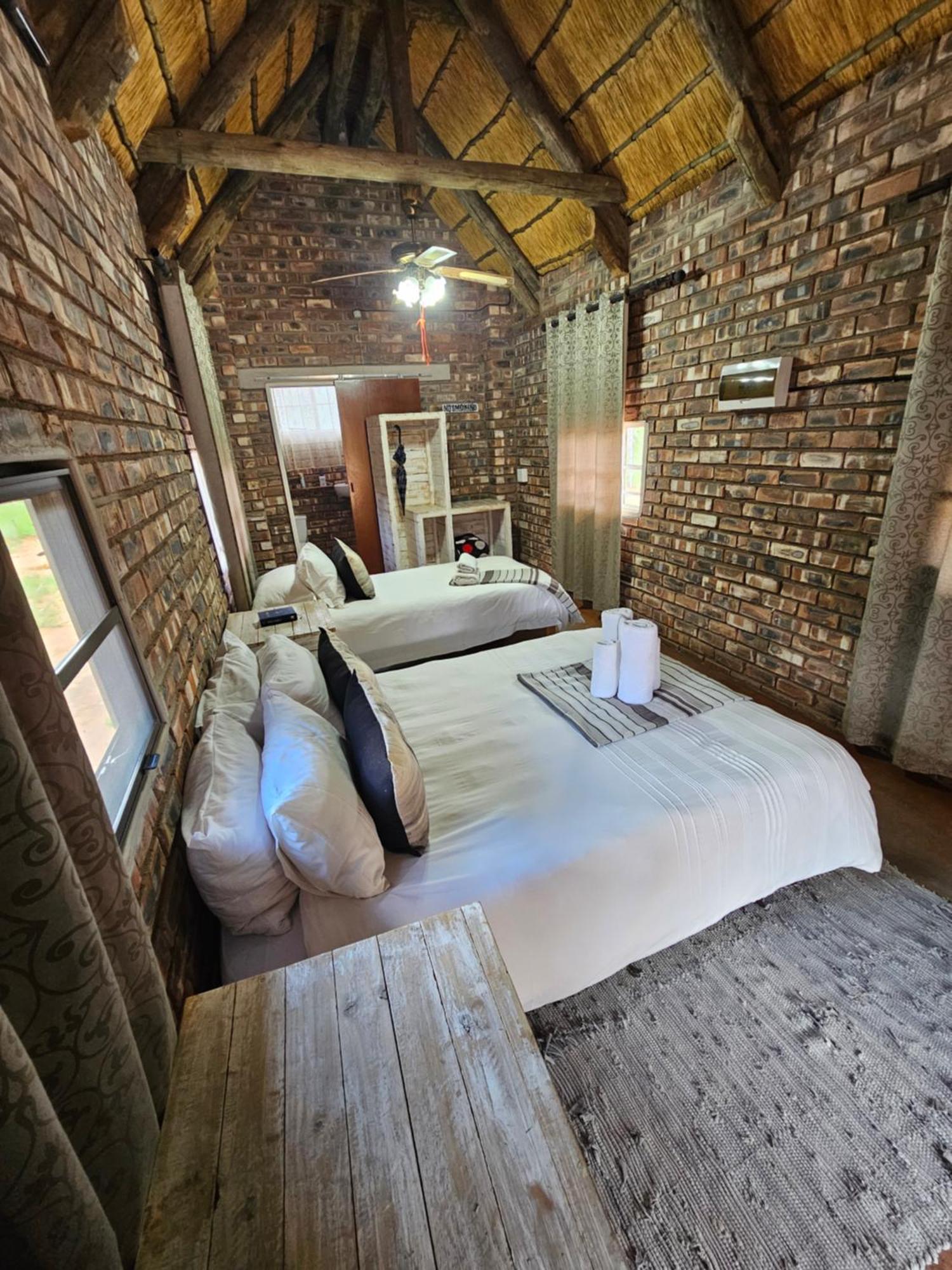 Kaoko Bush Lodge Kamanjab エクステリア 写真