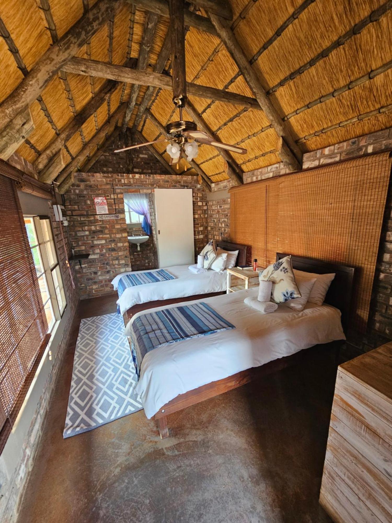 Kaoko Bush Lodge Kamanjab エクステリア 写真